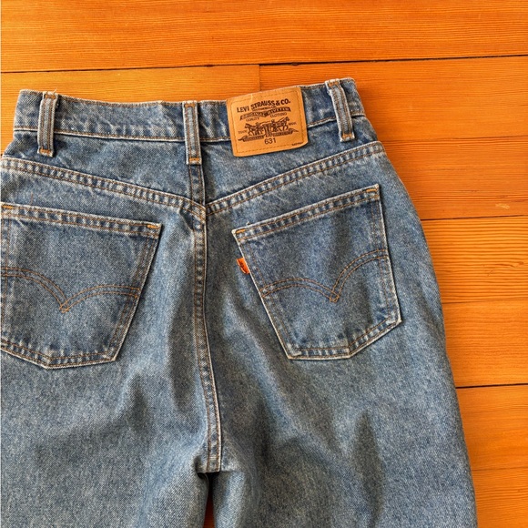 Beautiful mid blue vintage Levi’s 631 orange tab high rise mom fit tapered leg - Picture 3 of 6